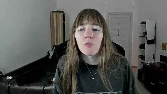 Snapshot of bekkawell chatting on 10-05-25, 03:47 bekkawell online show from 10-05-25, 03:47