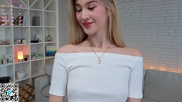 Snapshot of Tessalune_ chatting on 09-30-25, 06:08 Tessalune online show from 09-30-25, 06:08
