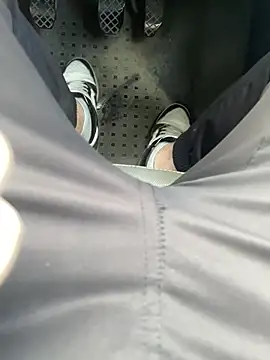 Snapshot of Smallcoco26 chatting on 03-20-25, 02:21 Smallcoco26 online show from 03-20-25, 02:21