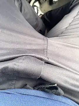 Snapshot of Smallcoco26 chatting on 03-18-25, 09:23 Smallcoco26 online show from 03-18-25, 09:23