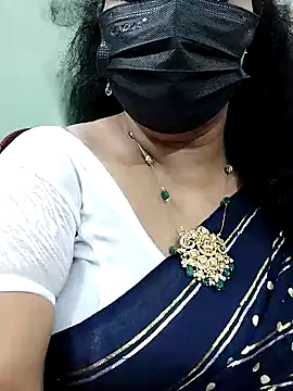 Snapshot of abinaya26 chatting on 10-21-25, 07:24 abinaya26 online show from 10-21-25, 07:24