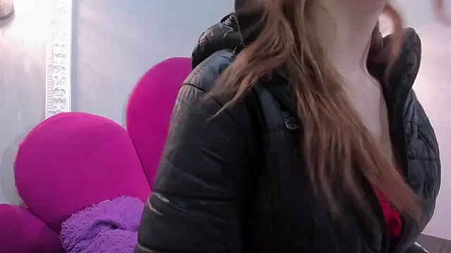 Bonniie 22 online show from 12-19-25, 02:30