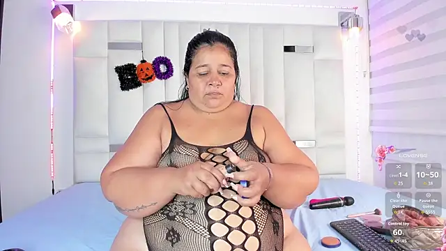 LunaaSweett online show from 10-29-25, 08:41