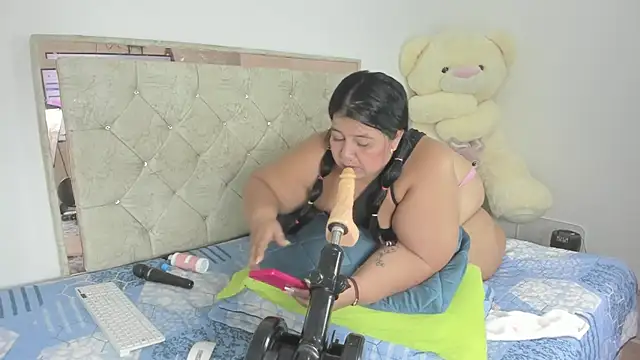 LunaaSweett online show from 04-16-26, 09:39