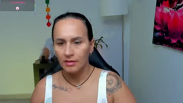 Snapshot of Sara_Charmy chatting on 05-25-26, 11:20 Sara Charmy online show from 05-25-26, 11:20