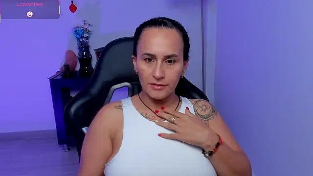 Snapshot of Sara_Charmy chatting on 06-06-26, 10:37 Sara Charmy online show from 06-06-26, 10:37