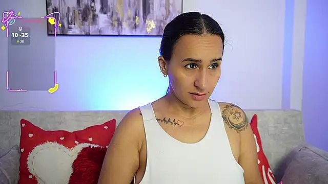 Snapshot of Sara_Charmy chatting on 10-19-25, 11:35 Sara Charmy online show from 10-19-25, 11:35