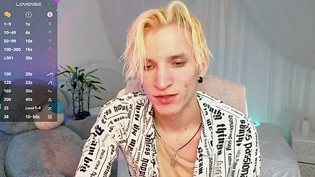 Snapshot of Limon_chik chatting on 03-19-25, 07:18 Limon chik online show from 03-19-25, 07:18