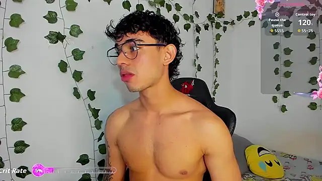 Snapshot of Noah_milleer chatting on 10-16-25, 03:53 Noah milleer online show from 10-16-25, 03:53