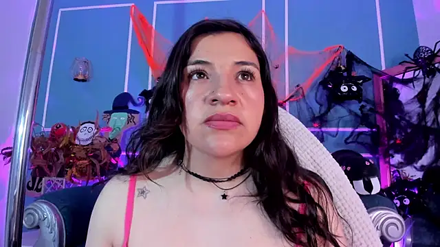 TaraTaylorr online show from 10-31-25, 02:19