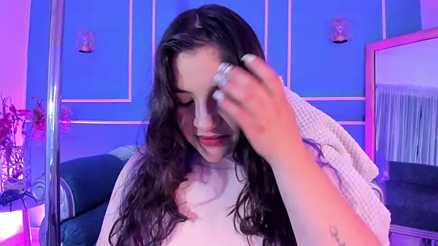 TaraTaylorr online show from 12-19-25, 02:48