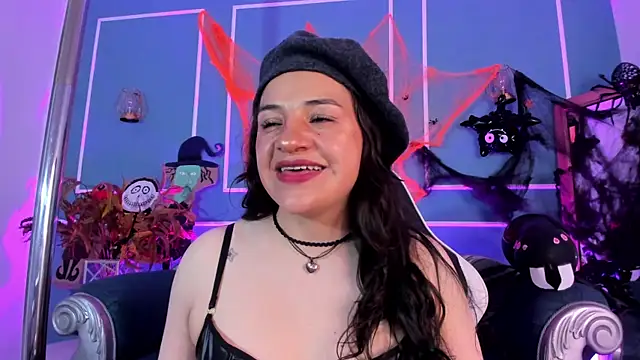 TaraTaylorr online show from 10-28-25, 02:45