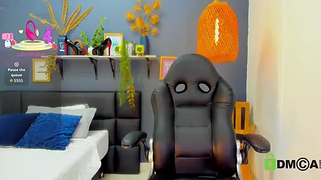 yessila parker online show from 04-14-26, 09:14