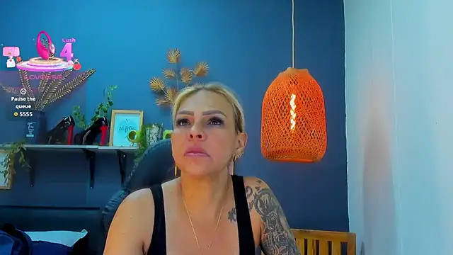 yessila parker online show from 05-26-26, 08:56