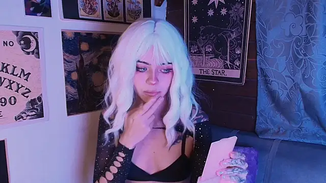 Snapshot of _mollycrystal chatting on 09-22-25, 03:34 mollycrystal online show from 09-22-25, 03:34