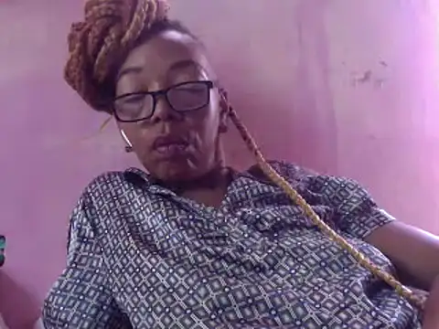 Ladyzee25 online show from 06-15-26, 05:01