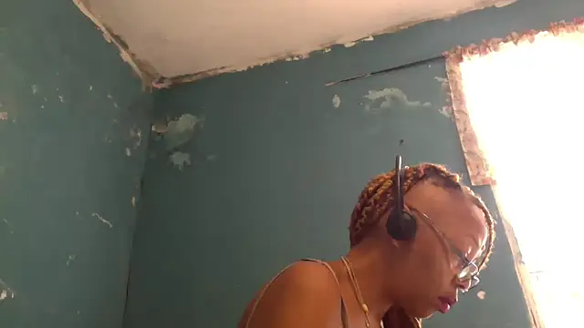 Ladyzee25 online show from 11-10-25, 08:14