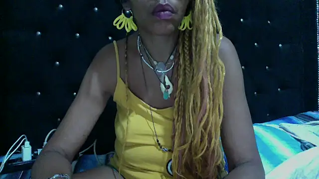 Ladyzee25 online show from 10-19-25, 11:40
