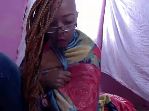 Ladyzee25 online show from 02-02-26, 03:44