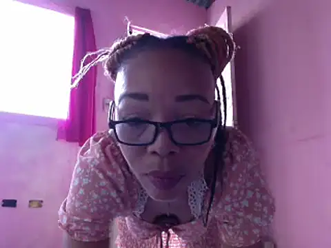 Ladyzee25 online show from 05-10-26, 04:31