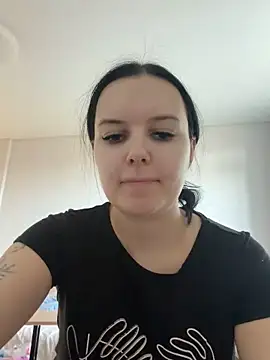 Miss Vic online show from 05-03-26, 01:36