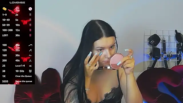 Miss Vic online show from 11-21-25, 05:12