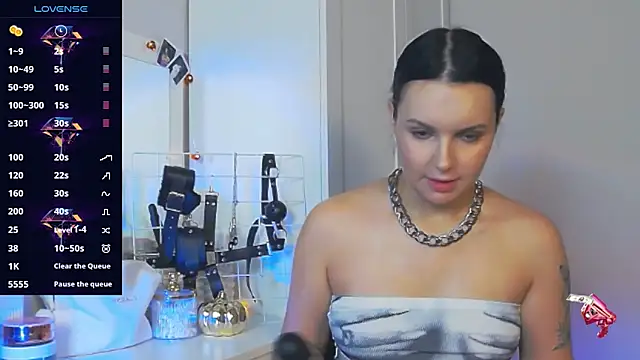 Miss Vic online show from 11-03-25, 02:53