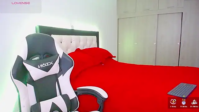 CarolinneFiotti online show from 11-13-25, 03:27