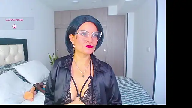 CarolinneFiotti online show from 10-01-25, 03:05