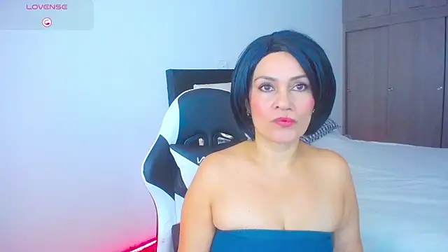 CarolinneFiotti online show from 11-03-25, 01:58