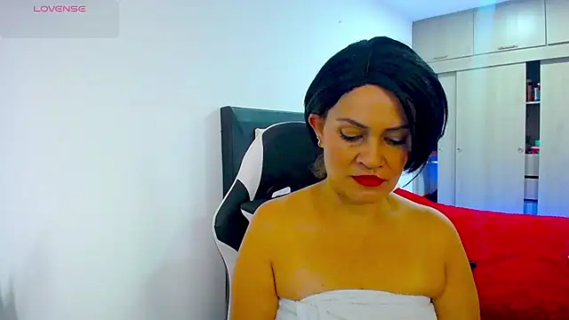 CarolinneFiotti online show from 12-03-25, 01:32