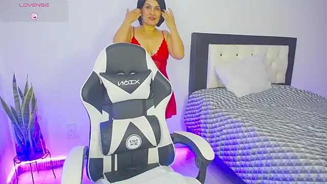 CarolinneFiotti online show from 10-19-25, 07:49