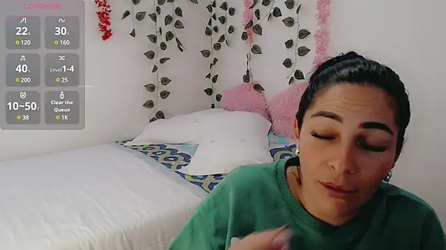 Snapshot of luna_lgomez_ chatting on 03-18-25, 05:23 luna lgomez online show from 03-18-25, 05:23