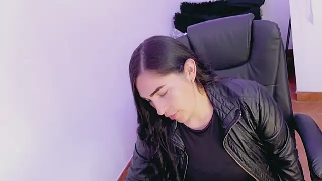 luna lgomez  online show from 04-18-26, 01:35