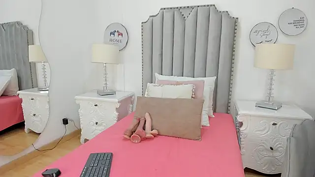 Snapshot of SamantaMarquez chatting on 11-04-25, 08:01 SamantaMarquez online show from 11-04-25, 08:01