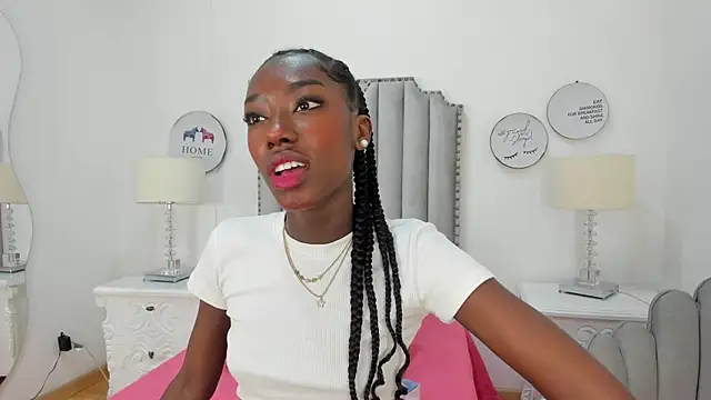 Snapshot of SamantaMarquez chatting on 10-14-25, 07:47 SamantaMarquez online show from 10-14-25, 07:47