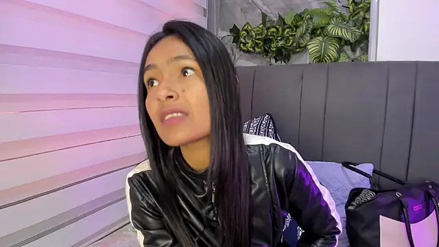 Fernanda liie  online show from 12-19-25, 12:40