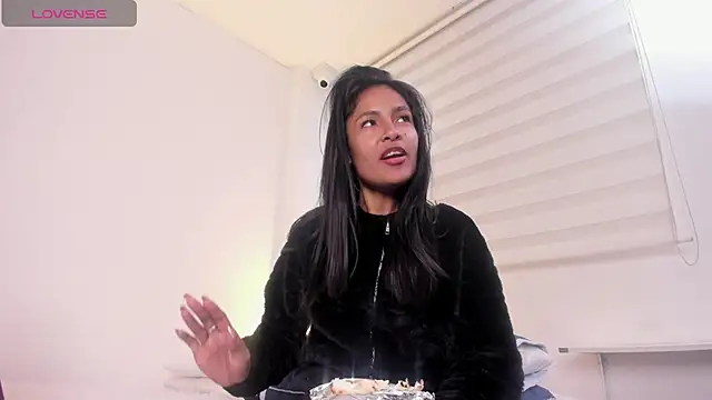 Fernanda liie  online show from 06-18-26, 01:05