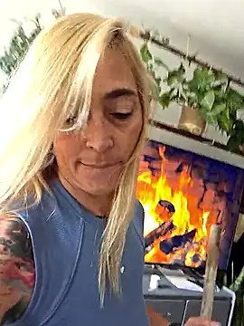 Snapshot of Sara_Valkyri chatting on 09-19-25, 07:51 Sara Valkyri online show from 09-19-25, 07:51