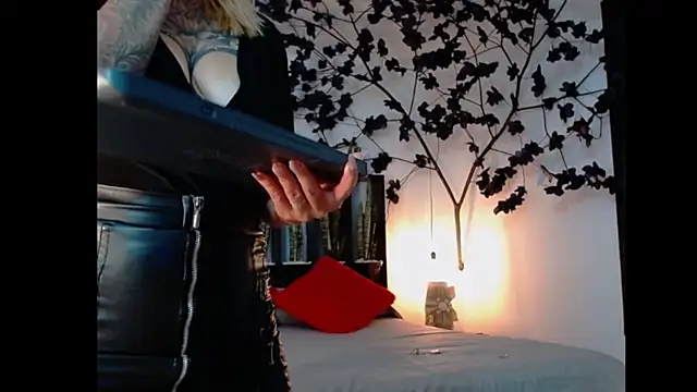 Snapshot of Sara_Valkyri chatting on 03-07-25, 03:07 Sara Valkyri online show from 03-07-25, 03:07