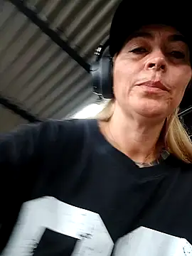 Snapshot of Sara_Valkyri chatting on 03-07-25, 06:54 Sara Valkyri online show from 03-07-25, 06:54