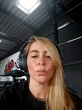 Snapshot of Sara_Valkyri chatting on 03-13-25, 10:32 Sara Valkyri online show from 03-13-25, 10:32