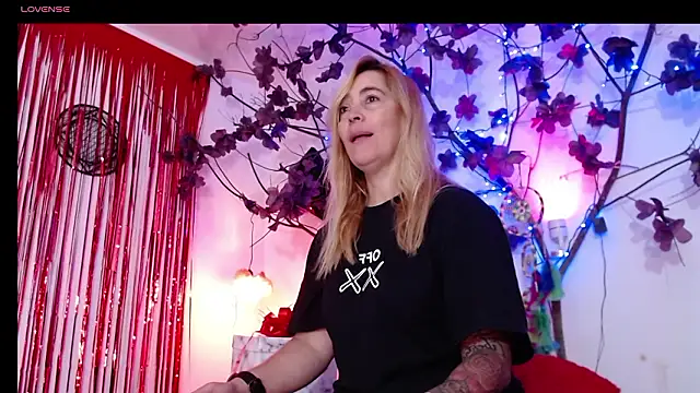 Snapshot of Sara_Valkyri chatting on 03-03-26, 02:13 Sara Valkyri online show from 03-03-26, 02:13