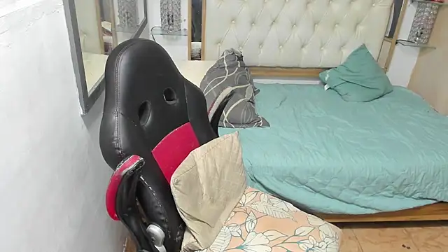 Snapshot of heiker_ chatting on 10-02-25, 02:37 heiker online show from 10-02-25, 02:37