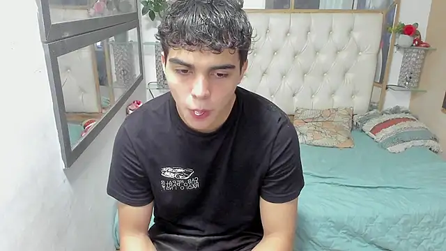 Snapshot of heiker_ chatting on 10-10-25, 02:56 heiker online show from 10-10-25, 02:56