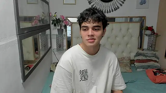Snapshot of heiker_ chatting on 10-09-25, 02:45 heiker online show from 10-09-25, 02:45