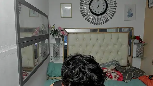Snapshot of heiker_ chatting on 10-19-25, 03:09 heiker online show from 10-19-25, 03:09