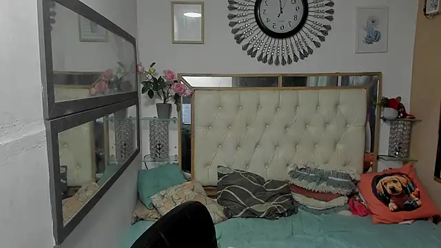 Snapshot of heiker_ chatting on 10-18-25, 02:46 heiker online show from 10-18-25, 02:46