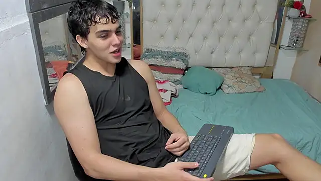 Snapshot of heiker_ chatting on 10-14-25, 04:13 heiker online show from 10-14-25, 04:13