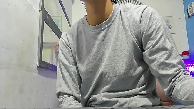 Snapshot of heiker_ chatting on 03-21-25, 02:18 heiker online show from 03-21-25, 02:18